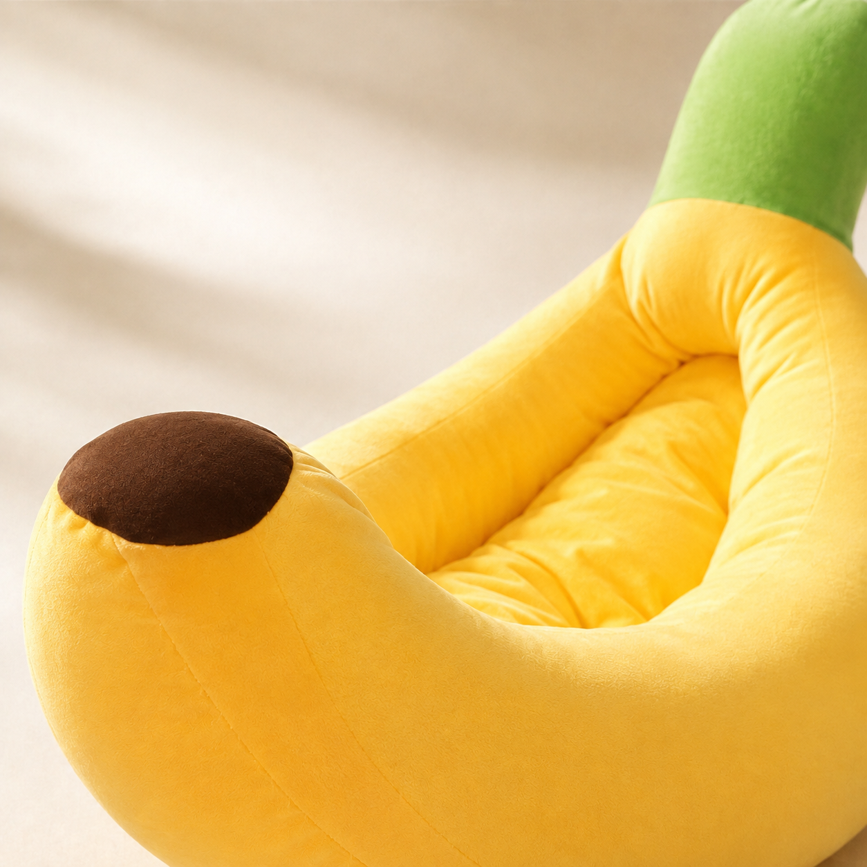 Banana Nest™ Plush Pet Bed｜バナナ型 ペットベッド｜Nest & Paw